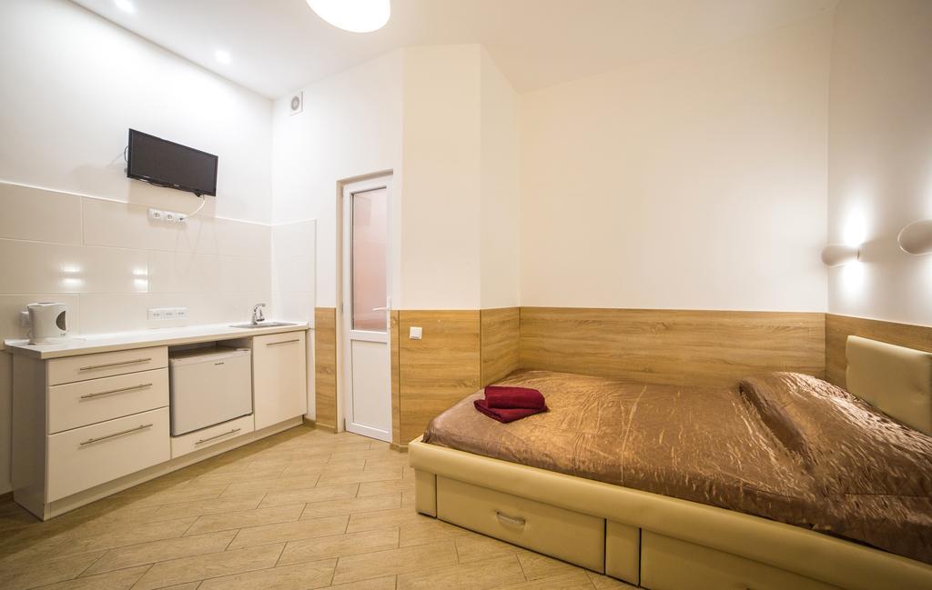 Mini Economy Apartments - Chornovola Avenue - 2 Minutes To The Opera House Liov Exterior foto
