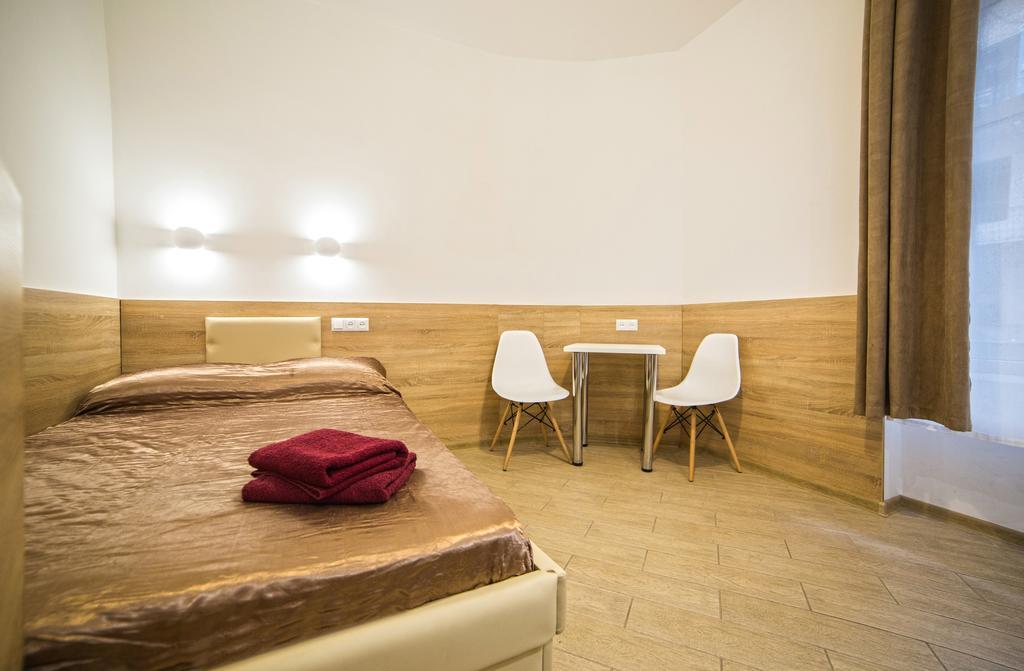 Mini Economy Apartments - Chornovola Avenue - 2 Minutes To The Opera House Liov Exterior foto